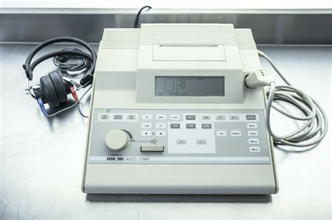 Audiometer / Tympanometer .